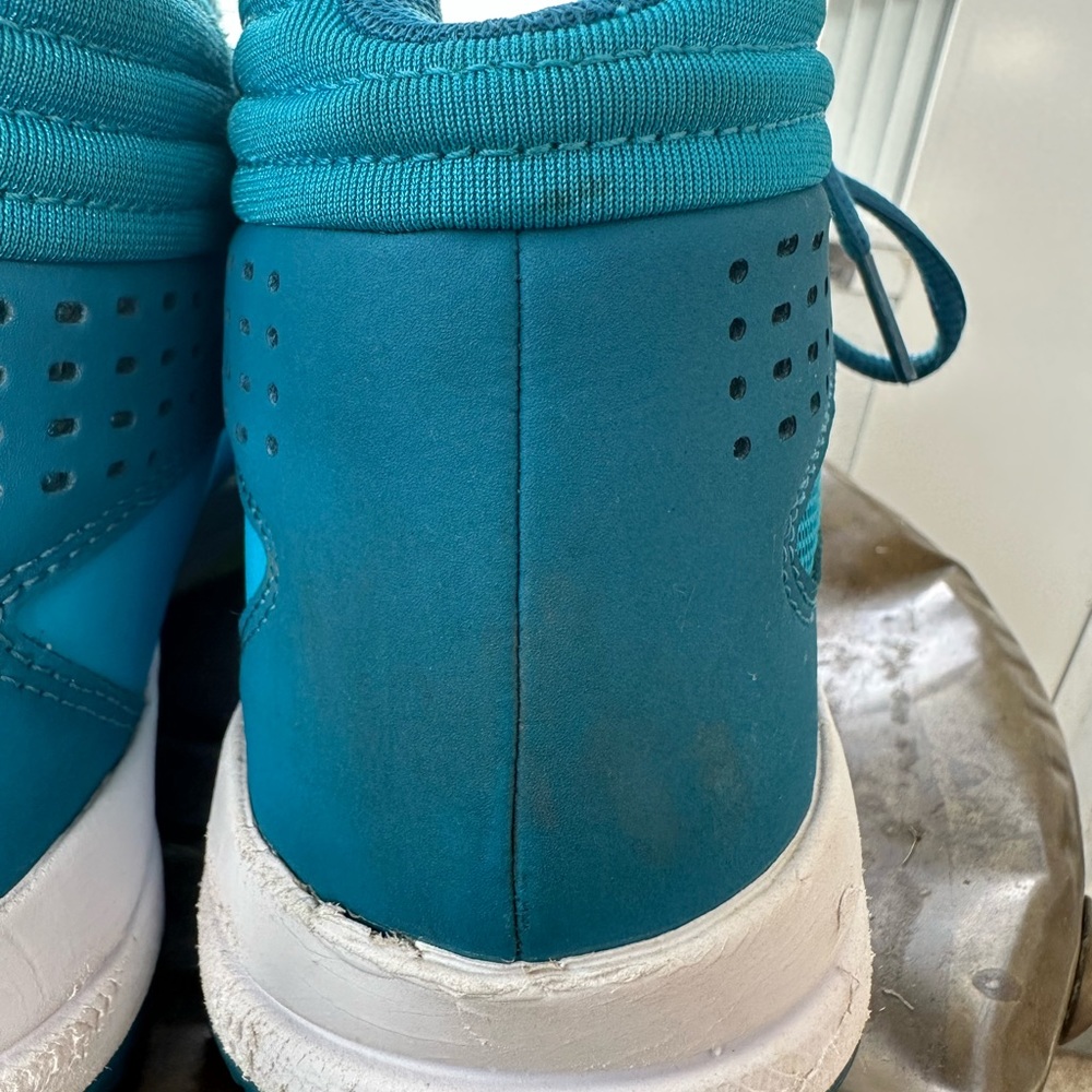 Under Armor Girl’s Basketball Shoes, 6Y - Picture 6 of 6